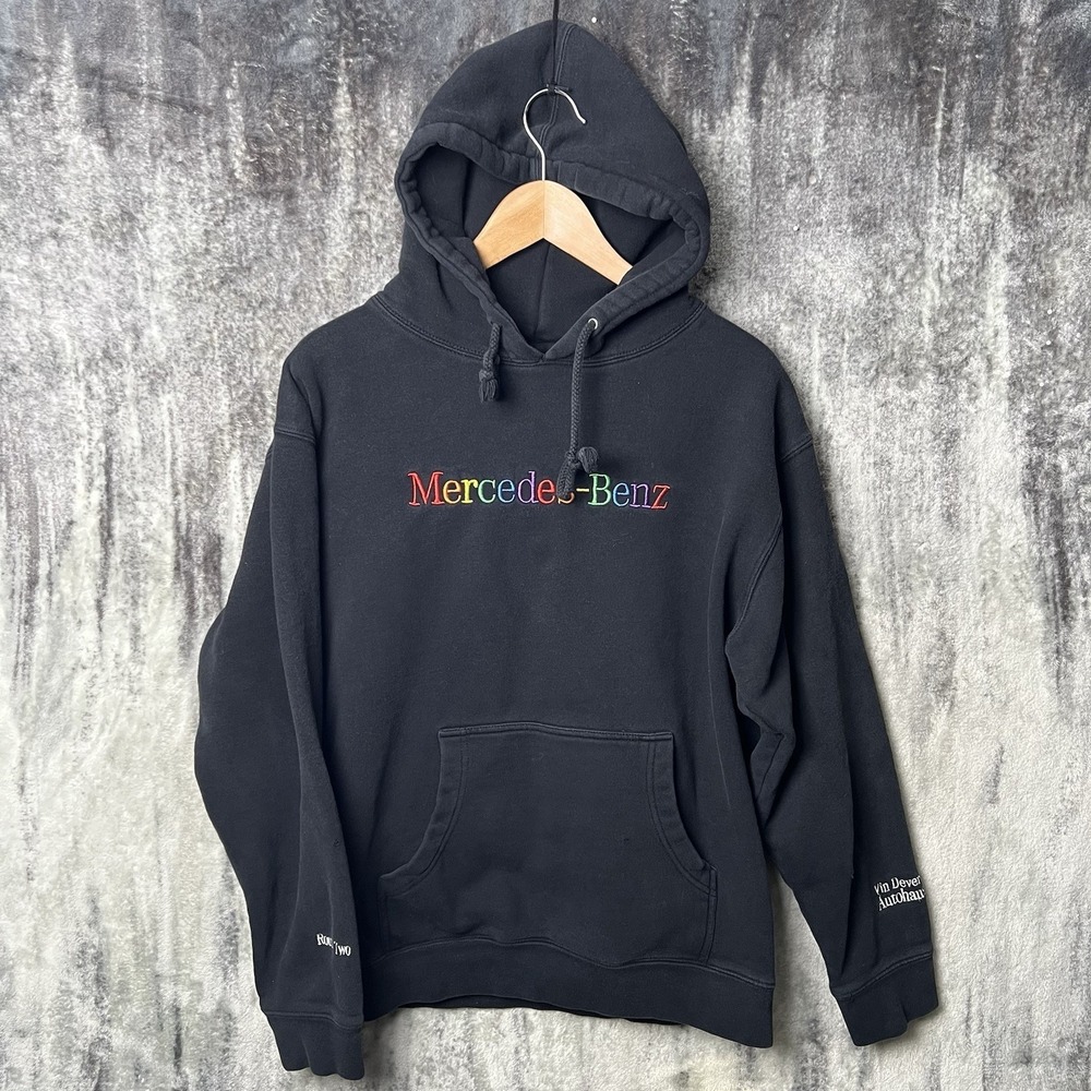 Round Two Mercedes-Benz Rainbow Embroidered Hoodie Size‎ Medium Rare USA